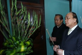 Hình ảnh Thủ tướng Nguyễn Xuân Phúc dâng hương tưởng niệm Chủ tịch Hồ Chí Minh hồi tháng 2/2018. (Ảnh: TTXVN)