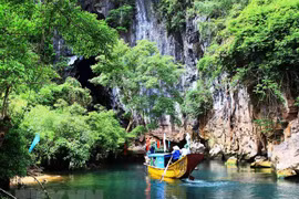 Cửa vào Hang Tối trong di sản Phong Nha-Kẻ Bàng ở Quảng Bình. (Ảnh: Hồ Cầu/TTXVN)