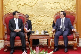 Ông Hoàng Bình Quân, Ủy viên Trung ương Đảng, Trưởng Ban Đối ngoại Trung ương tiếp ông Phó Chấn Bang, Bí thư Ban Bí thư Trung ương Đoàn Thanh niên Cộng sản Trung Quốc (Ảnh: Văn Điệp/TTXVN)