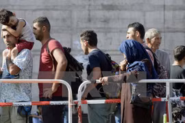 Người di cư tại nhà ga ở Munich, miền Nam nước Đức. (Nguồn: AFP/TTXVN)