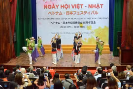 Biểu diễn múa truyền thống Nhật Bản trong lễ khai mạc Ngày hội Việt-Nhật ở Thành phố Hồ Chí Minh. (Ảnh: Xuân Khu/TTXVN)