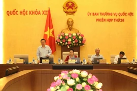 Phó Chủ tịch Quốc hội Phùng Quốc Hiển điều hành phiên họp. (Ảnh: Dương Giang/TTXVN)