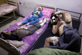 Người dân bị thương do giao tranh ở Đông Ghouta ngày 7/3. (Nguồn: AFP/TTXVN)