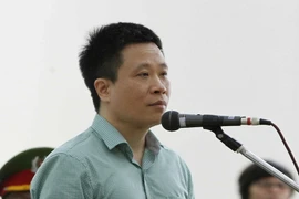 Bị cáo Hà Văn Thắm, nguyên Chủ tịch Hội đồng quản trị OceanBank trả lời các câu hỏi của Hội đồng xét xử. (Ảnh: Văn Điệp/TTXVN)