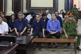 Các bị cáo tại phiên tòa ngày 16/5. (Ảnh: Thành Chung/TTXVN)