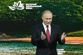 Tổng thống Nga Vladimir Putin phát biểu tại phiên họp toàn thể Diễn đàn Kinh tế phương Đông ở Vladivostok, Nga ngày 12/9. (Ảnh: AFP/TTXVN)