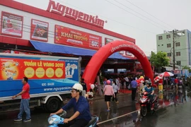 Quang cảnh tại một trung tâm mua sắm Nguyễn Kim. (Nguồn: TTXVN)