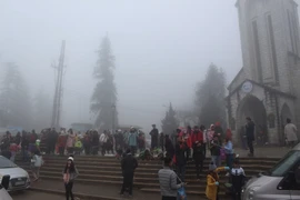 Du khách ở Sa Pa. (Ảnh: Hương Thu/TTXVN)