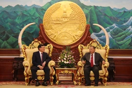 Tổng Bí thư, Chủ tịch nước Lào, Bounnhang Vorachith tiếp ông Nguyễn Hòa Bình. (Ảnh: Phạm Kiên/TTXVN)