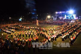 Màn đại xòe tại lễ khai mạc Tuần Văn hóa-Du lịch Mường Lò 2017. (Ảnh: Thế Duyệt/TTXVN)