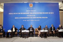 Các diễn giả tham dự thảo luận. (Ảnh: Văn Điệp/TTXVN)