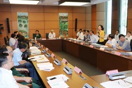 Quang cảnh họp tổ của đại biểu Quốc hội các tỉnh Ninh Bình, Sơn La, Đà Nẵng, Tây Ninh. (Ảnh: Trọng Đức/TTXVN)