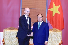 Thủ tướng Nguyễn Xuân Phúc tiếp Phó Chủ tịch về Chính sách công tại khu vực châu Á-Thái Bình Dương của Facebook, ông Simon Milner. (Ảnh: Thống Nhất/TTXVN)