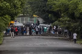 Người biểu tình dựng rào chắn tại Managua, Nicaragua ngày 11/6. (Nguồn: EPA/TTXVN)