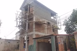 Giàn giáo của ngôi nhà 3 tầng bị sập làm 2 người tử vong. (Ảnh: Nguyễn Dũng/TTXVN)