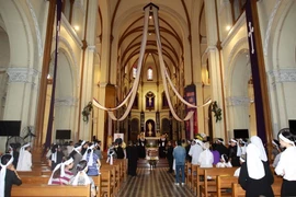 Lễ tang Tổng giám mục Phaolô Bùi Văn Đọc. (Ảnh: Thanh Vũ/TTXVN)