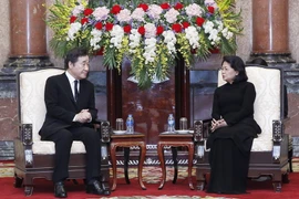 Quyền Chủ tịch nước Đặng Thị Ngọc Thịnh tiếp Thủ tướng Hàn Quốc Lee Nak-yon. (Ảnh: Lâm Khánh/TTXVN)