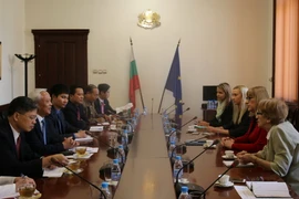 Phó Chủ tịch Quốc hội Uông Chu Lưu gặp Bộ trưởng Tư pháp Bulgaria Tsetska Tsacheva. (Ảnh: Công Thuận/TTXVN)