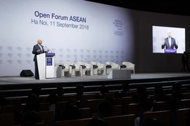 Giáo sư Klaus Schwab, người sáng lập, Chủ tịch Điều hành Diễn đàn Kinh tế Thế giới (WEF) phát biểu tại Diễn đàn. (Ảnh: Lâm Khánh/TTXVN)