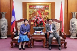 Bà Sounthone Sayachac chúc mừng 88 năm thành lập Đảng Cộng sản Việt Nam tại Đại sứ quán Việt Nam ở Lào. (Ảnh: Phạm Kiên/Vietnam+)