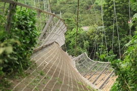 Cầu treo Hải Sơn ở bản Hải Sơn, xã Chiềng Khoong, Sông Mã, Sơn La bị sự cố tụt dây cáp. (Ảnh: Lê Hữu Quyết/TTXVN)