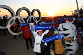 Người dân Hàn Quốc chào mừng Olympic mùa Đông PyeongChang 2018 tại Gangneung, cách thủ đô Seoul khoảng 237 km về phía đông. (Nguồn: Yonhap/TTXVN)