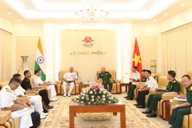 Thượng tướng Phạm Ngọc Minh, Phó Tổng Tham mưu trưởng Quân đội Nhân dân Việt Nam tiếp Phó Đô đốc Gurtej Singh Pabbay, Phó Tư lệnh Hải quân Ấn Độ sang thăm và làm việc tại Việt Nam. (Ảnh: Hồng Pha/TTXVN)
