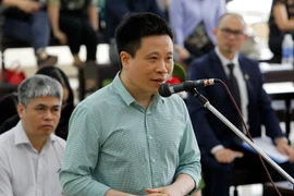 Bị cáo Hà Văn Thắm, nguyên Chủ tịch Hội đồng quản trị OceanBank trả lời các câu hỏi của Hội đồng xét xử. (Ảnh: Văn Điệp/TTXVN)