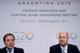 Bộ trưởng Tài chính Argentina Nicolas Dujovne (trái). (Nguồn: AFP/TTXVN)