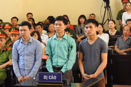 Ba bị cáo tại tòa. (Ảnh: Vũ Hà/TTXVN)