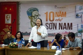 Ông Nguyễn Minh Nhựt, Giám đốc Nhà xuất bản Trẻ, phát biểu tại buổi giới thiệu. (Ảnh: Gia Thuận/TTXVN)