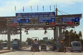Trạm thu giá Nam Bình Định đặt trên quốc lộ 1A tại địa phận thị xã An Nhơn, tỉnh Bình Định. (Ảnh: Huy Hùng/TTXVN)