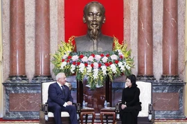 Quyền Chủ tịch nước Đặng Thị Ngọc Thịnh tiếp Chủ tịch Thượng viện Cộng hòa Belarus Mikhail Myasnikovich. (Ảnh: Lâm Khánh/TTXVN)