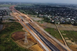 Dù đã rất nỗ lực nhưng đến nay nhiều dự án vẫn chậm so với kế hoạch đề ra. (Ảnh: Huy Hùng/TTXVN)