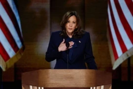 Phó Tổng thống Mỹ Kamala Harris phát biểu tại Đại hội toàn quốc của đảng Dân chủ tại thành phố Chicago, bang Illinois, Mỹ. (Ảnh: Getty Images/TTXVN)