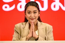 Bà Paetongtarn Shinawatra, thành viên đảng Pheu Thai (Vì nước Thái) trong cuộc họp báo tại Bangkok, ngày 15/5/2023. (Ảnh: AFP/TTXVN)