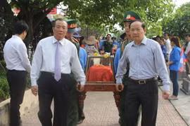 Lễ đón, truy điệu và an táng 35 hài cốt liệt sỹ. (Nguồn: quangbinh.gov.vn)