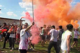 Lễ hội sắc màu tại trại Hè. (Ảnh: Duy Trinh/Vietnam+)