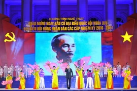 Chương trình nghệ thuật Ngày hội non sông chào mừng Bầu cử đại biểu Quốc hội khóa XIV tại Quảng trường Cách mạng Tháng Tám (Hà Nội). (Ảnh: Minh Đức/TTXVN)