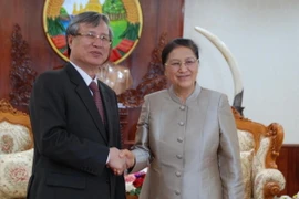 Chủ tịch Quốc hội Lào Pany Yathotou tiếp Chủ nhiệm Ủy ban Kiểm tra Trung ương Trần Quốc Vượng. (Ảnh: Nguyễn Chiến/Vietnam+)
