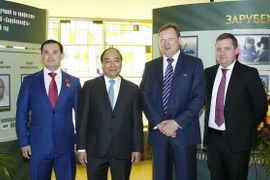 Thủ tướng Nguyễn Xuân Phúc đến thăm Tập đoàn Dầu khí Zarubezhneft. (Ảnh: Thống Nhất/TTXVN)