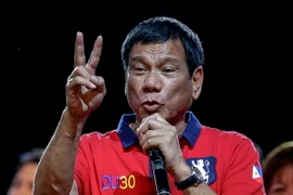 Ứng viên Rodrigo Duterte phát biểu trước những người ủng hộ trong cuộc vận động tranh cử Tổng thống ở Manila. (Nguồn: EPA/TTXVN)