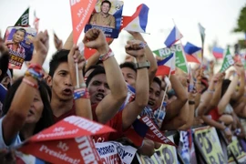 Người dân Philippines míttinh tại thủ đô Manila ủng hộ ông Rodrigo Duterte. (Nguồn: EPA/TTXVN)