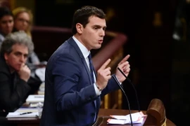 Lãnh đạo Đảng Xã hội Pedro Sanchez phát biểu trước Quốc hội ở Madrid. (Nguồn: AFP/TTXVN)