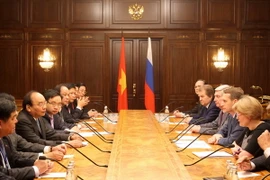 Thủ tướng Nguyễn Xuân Phúc hội kiến Chủ tịch Duma Quốc gia Nga Sergei Naryshkin. (Ảnh: Thống Nhất/TTXVN)