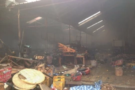 Hiện trường vụ cháy chợ. (Ảnh: Nguyễn Chiến/TTXVN)