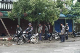 Cảnh sát Myanmar tuần tra tại thị trấn Maungdaw, bang Rakhine ngày 31/8. (Nguồn: AFP/TTXVN)