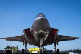 Máy bay chiến đấu tàng hình F-35A chuẩn bị cất cánh từ một căn cứ không quân của Mỹ. (Nguồn: Yonhap/TTXVN)