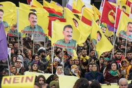 Những người ủng hộ PKK tham gia tuần hành tại Frankfurt am Main, Đức ngày 18/3. (Nguồn: AFP/TTXVN)