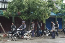 Cảnh sát Myanmar tuần tra tại thị trấn Maungdaw, bang Rakhine ngày 31/8. (Nguồn: AFP/TTXVN)